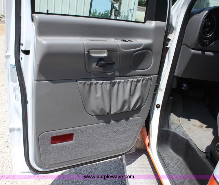 image for item D5208 1997 Ford E350 ambulance