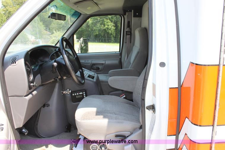 image for item D5208 1997 Ford E350 ambulance