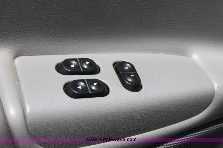 image for item D5208 1997 Ford E350 ambulance