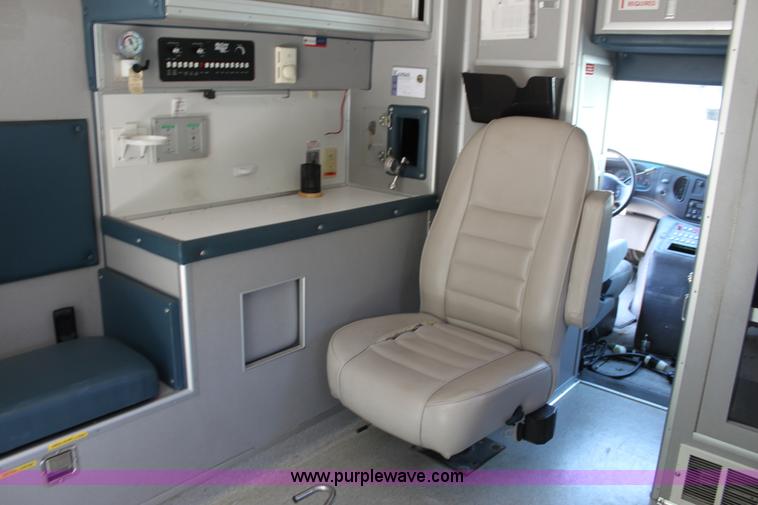 image for item D5208 1997 Ford E350 ambulance