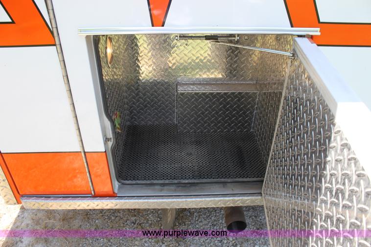 image for item D5208 1997 Ford E350 ambulance