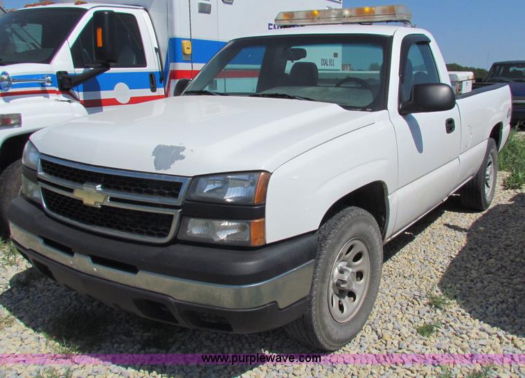 image for item D7550 2006 Chevrolet Silverado 1500 pickup truck