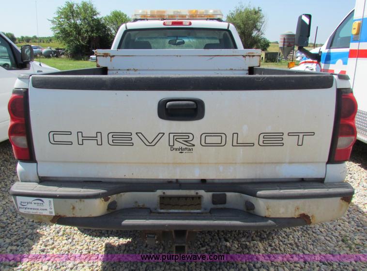 image for item D7550 2006 Chevrolet Silverado 1500 pickup truck