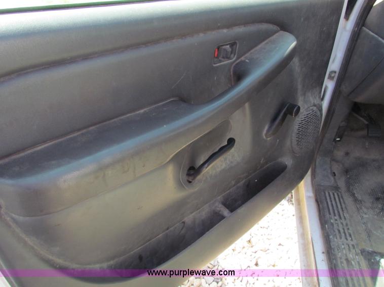 image for item D7550 2006 Chevrolet Silverado 1500 pickup truck