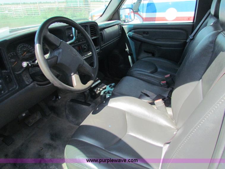 image for item D7550 2006 Chevrolet Silverado 1500 pickup truck