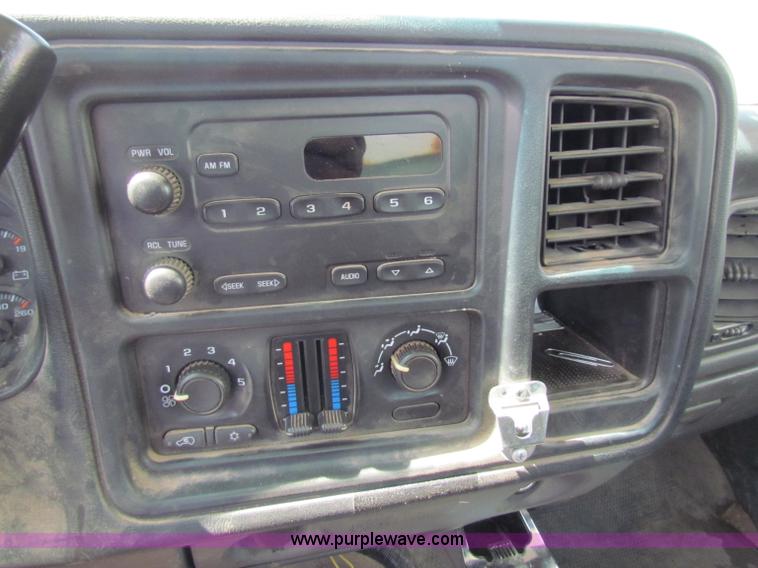 image for item D7550 2006 Chevrolet Silverado 1500 pickup truck