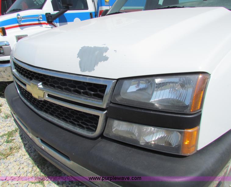 image for item D7550 2006 Chevrolet Silverado 1500 pickup truck