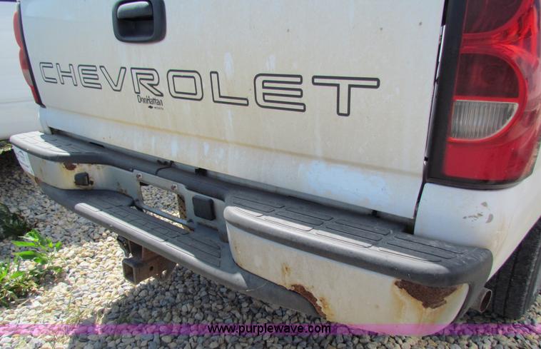 image for item D7550 2006 Chevrolet Silverado 1500 pickup truck