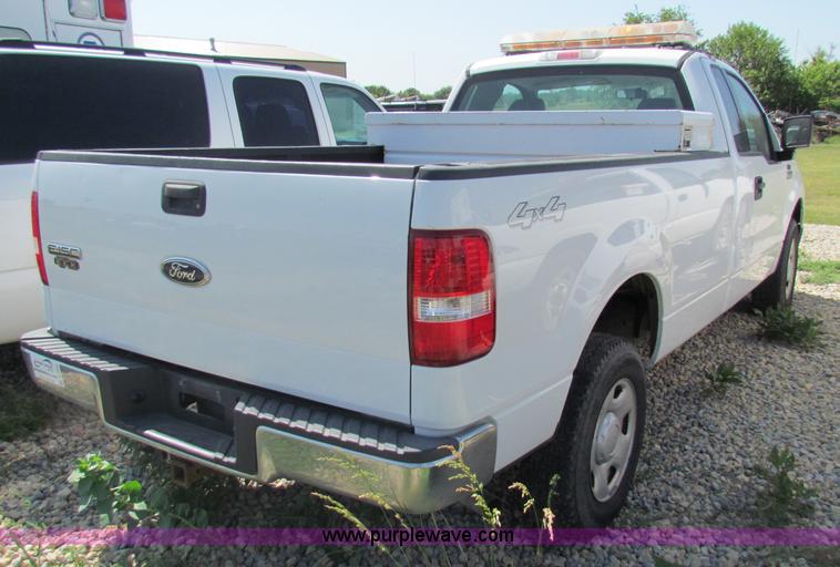 image for item D7552 2004 Ford F150 pickup truck