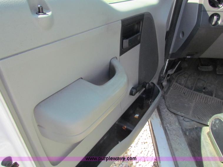 image for item D7552 2004 Ford F150 pickup truck