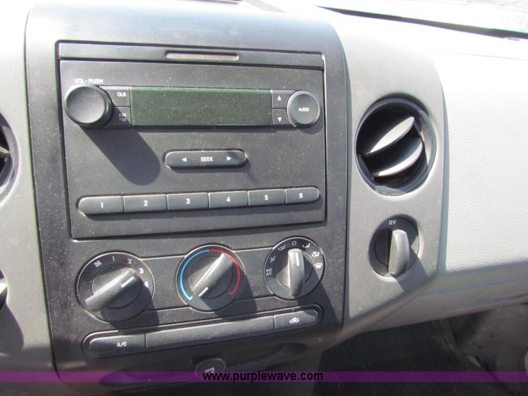 image for item D7552 2004 Ford F150 pickup truck