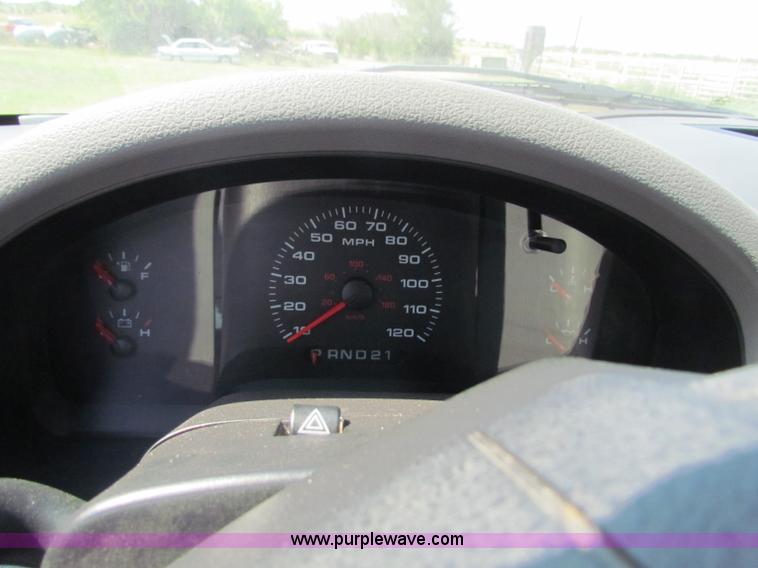 image for item D7552 2004 Ford F150 pickup truck