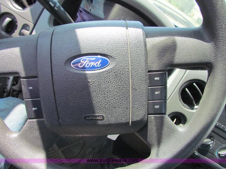 image for item D7552 2004 Ford F150 pickup truck