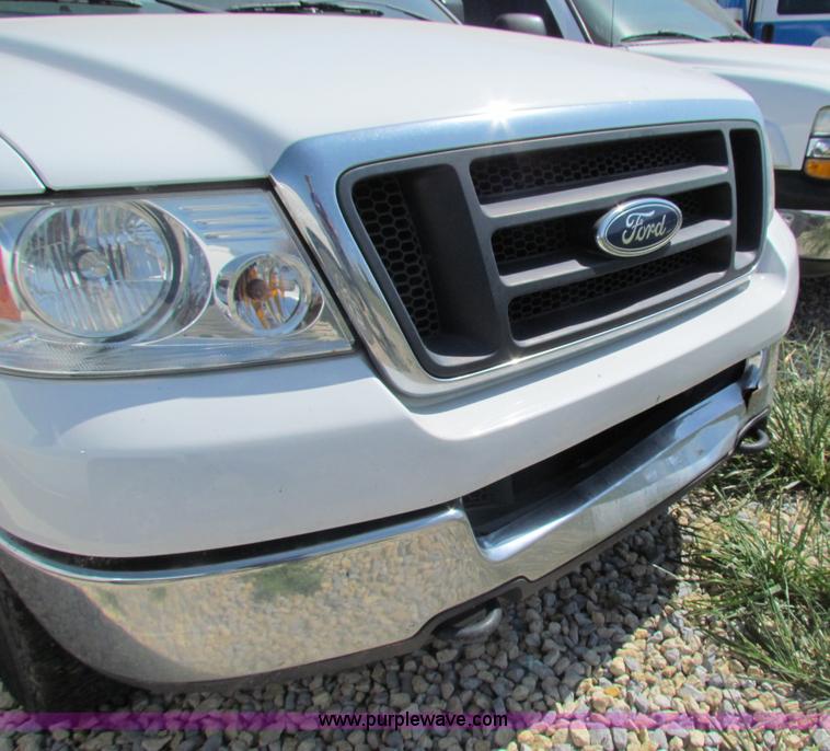 image for item D7552 2004 Ford F150 pickup truck