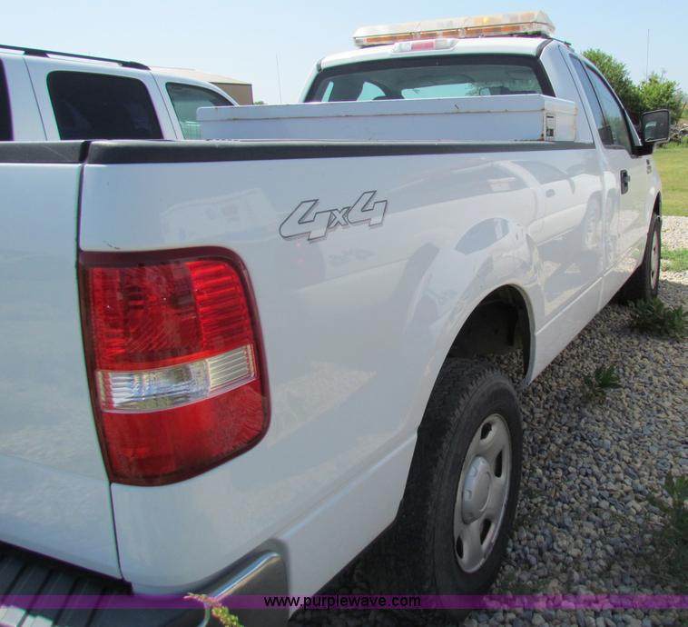 image for item D7552 2004 Ford F150 pickup truck