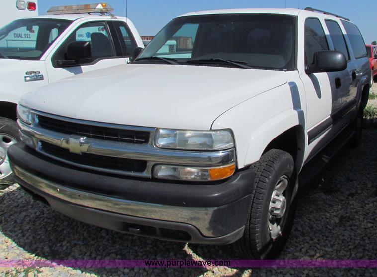 image for item D7553 2003 Chevrolet Suburban 2500 SUV