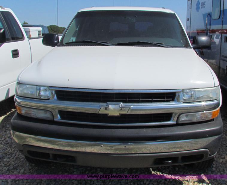 image for item D7553 2003 Chevrolet Suburban 2500 SUV