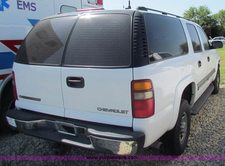 image for item D7553 2003 Chevrolet Suburban 2500 SUV