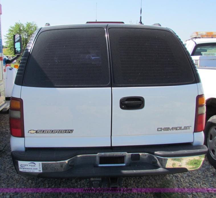 image for item D7553 2003 Chevrolet Suburban 2500 SUV