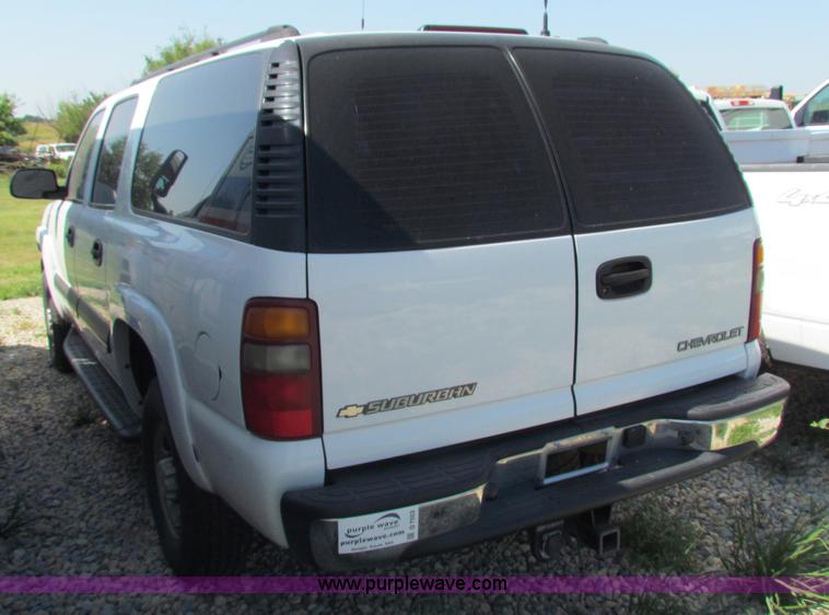 image for item D7553 2003 Chevrolet Suburban 2500 SUV