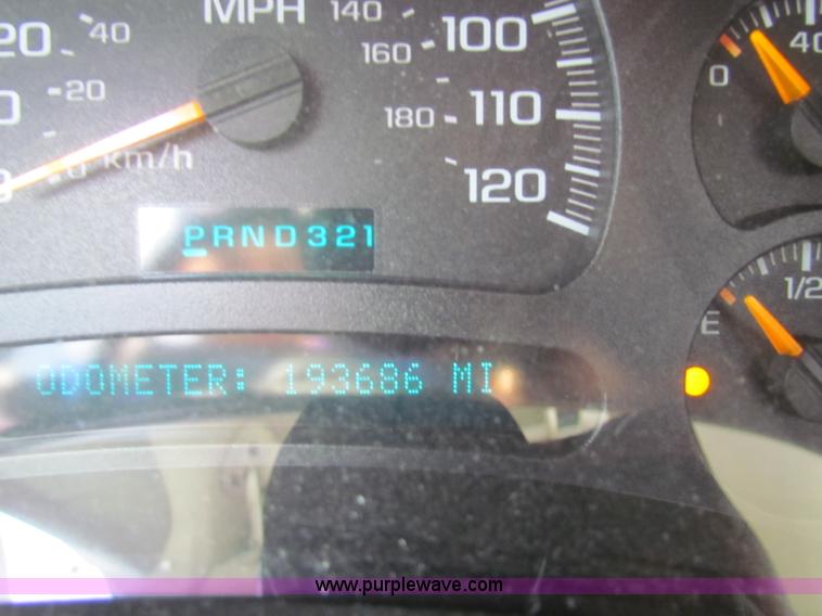 image for item D7553 2003 Chevrolet Suburban 2500 SUV