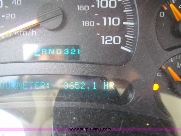 image for item D7553 2003 Chevrolet Suburban 2500 SUV