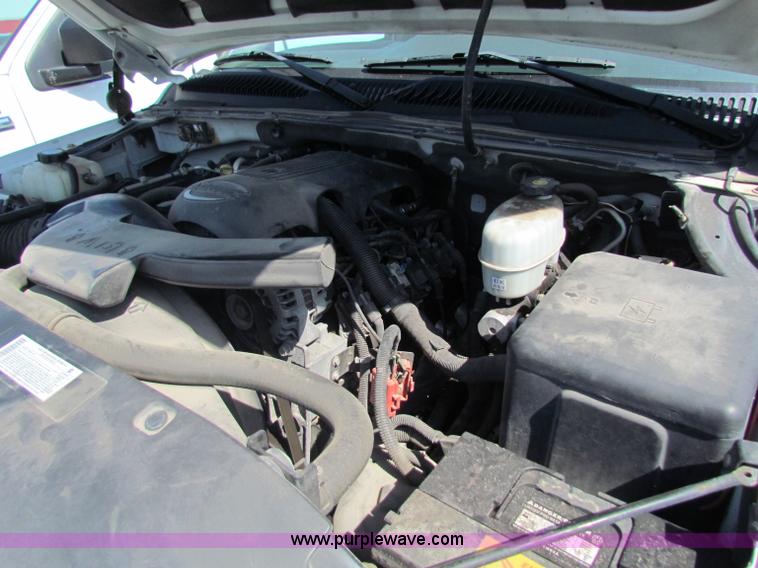 image for item D7553 2003 Chevrolet Suburban 2500 SUV