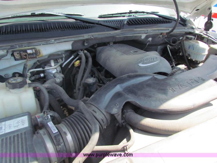 image for item D7553 2003 Chevrolet Suburban 2500 SUV