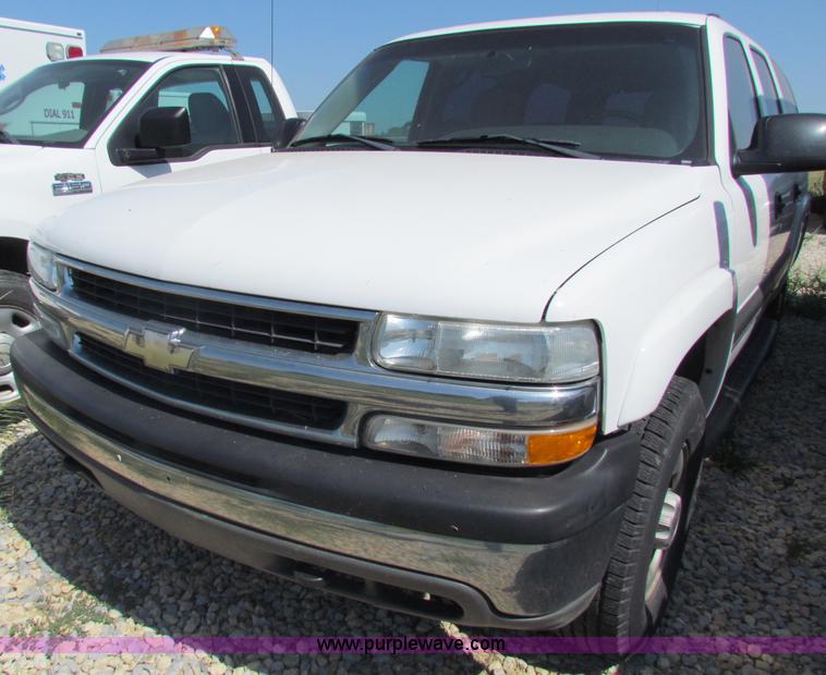image for item D7553 2003 Chevrolet Suburban 2500 SUV