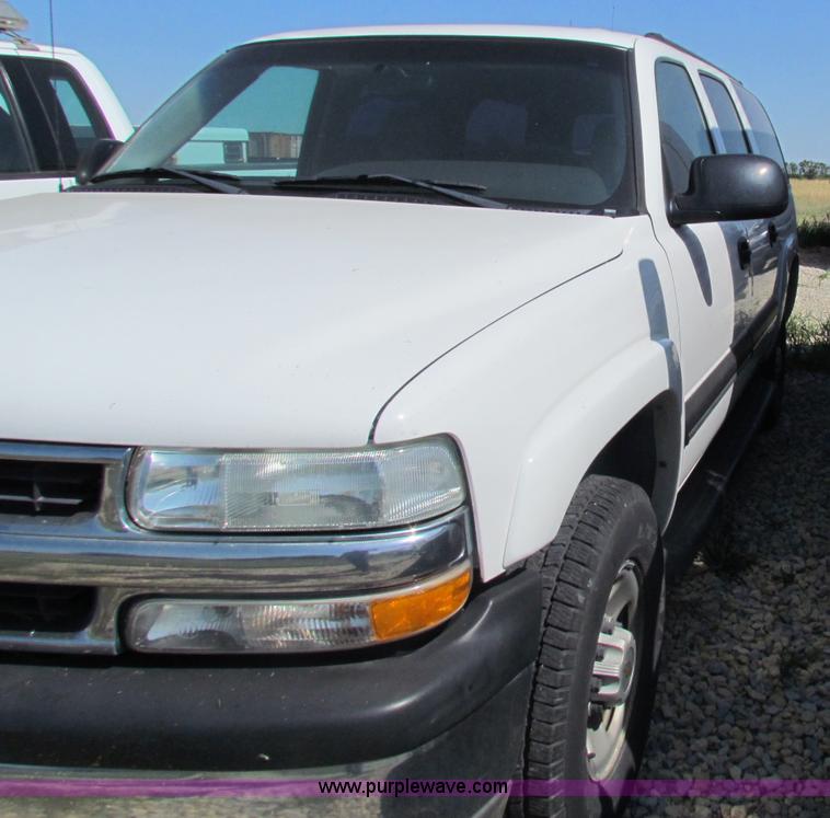 image for item D7553 2003 Chevrolet Suburban 2500 SUV