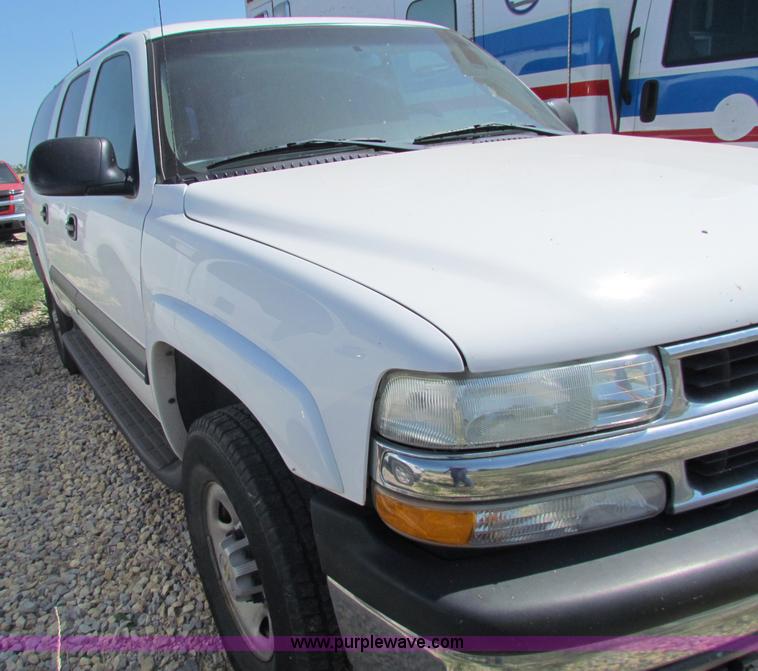image for item D7553 2003 Chevrolet Suburban 2500 SUV