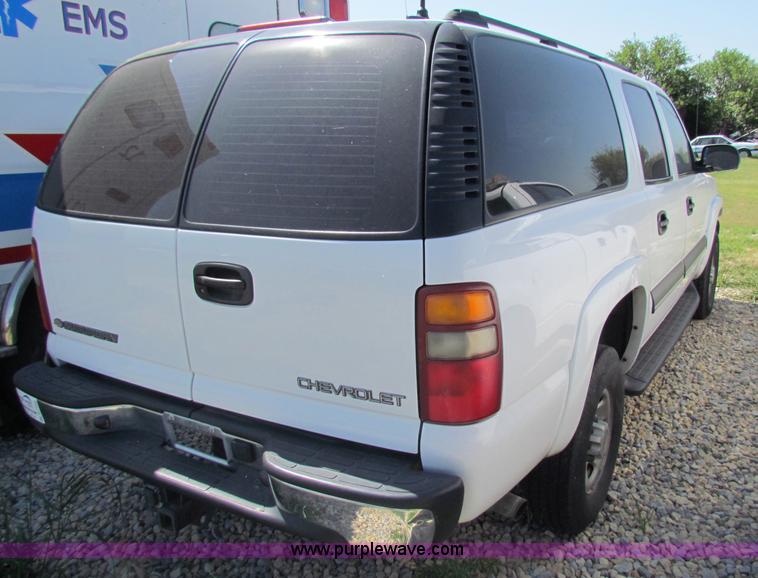 image for item D7553 2003 Chevrolet Suburban 2500 SUV