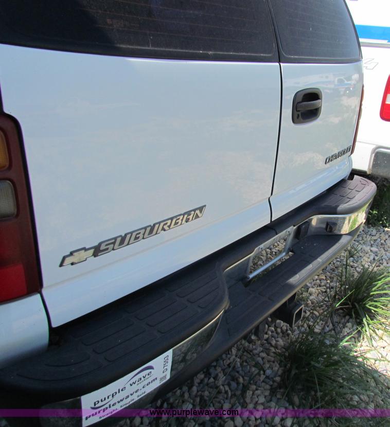 image for item D7553 2003 Chevrolet Suburban 2500 SUV
