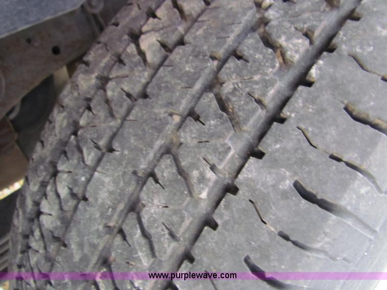 image for item D7553 2003 Chevrolet Suburban 2500 SUV