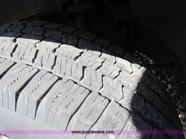 image for item D7553 2003 Chevrolet Suburban 2500 SUV