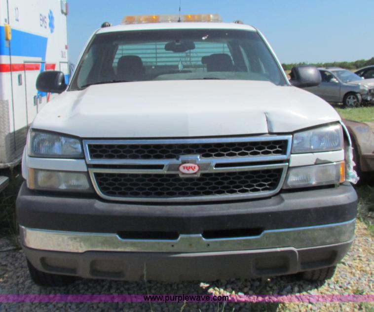 image for item D7556 2005 Chevrolet Silverado 2500 HD pickup truck