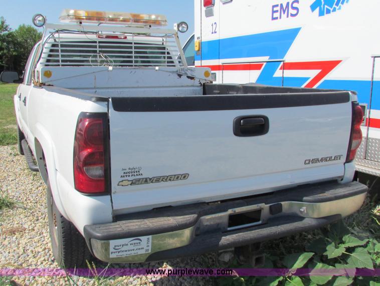 image for item D7556 2005 Chevrolet Silverado 2500 HD pickup truck
