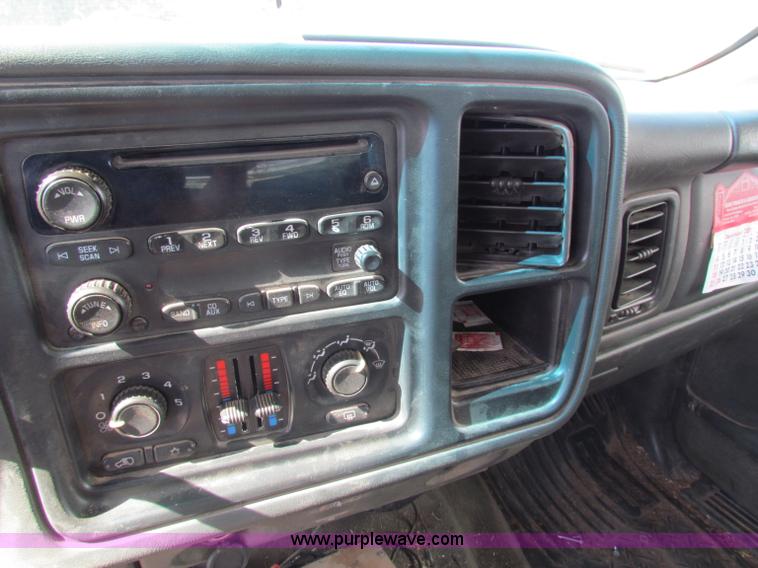 image for item D7556 2005 Chevrolet Silverado 2500 HD pickup truck