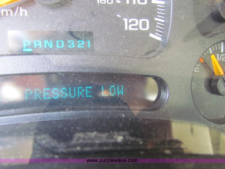 image for item D7556 2005 Chevrolet Silverado 2500 HD pickup truck