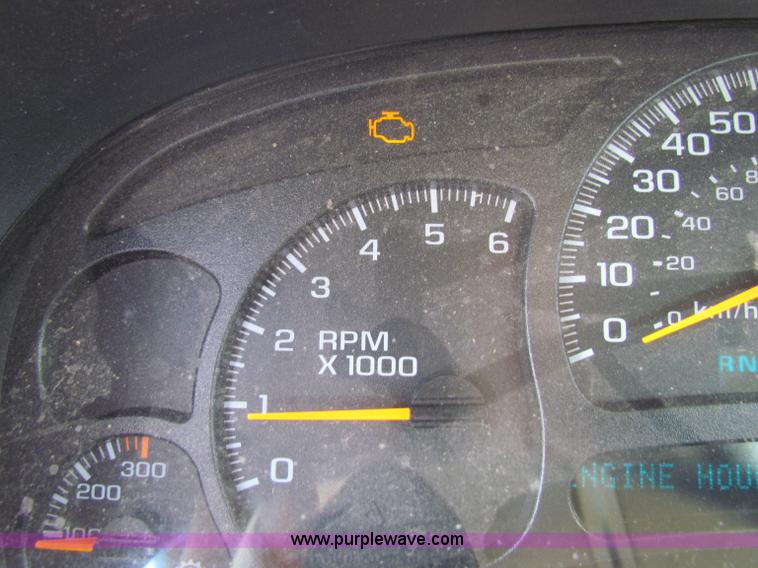 image for item D7556 2005 Chevrolet Silverado 2500 HD pickup truck