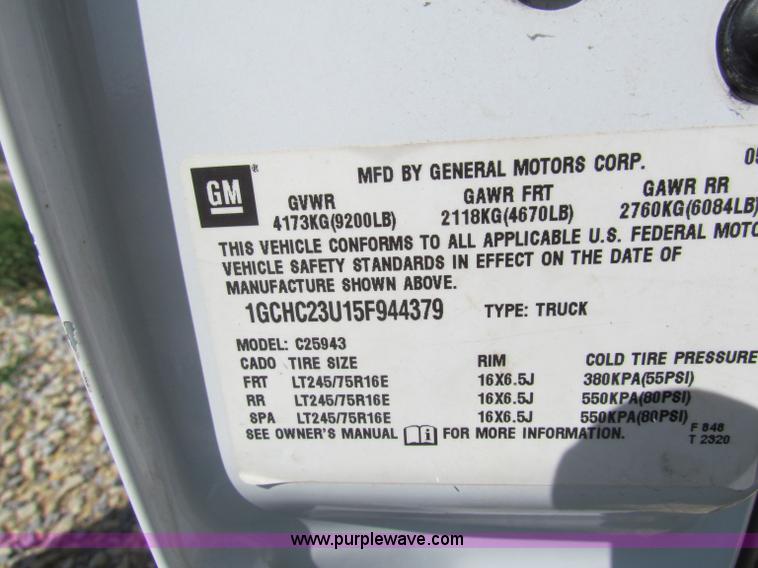 image for item D7556 2005 Chevrolet Silverado 2500 HD pickup truck