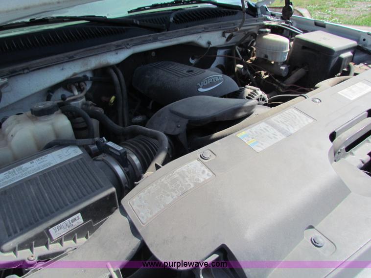 image for item D7556 2005 Chevrolet Silverado 2500 HD pickup truck