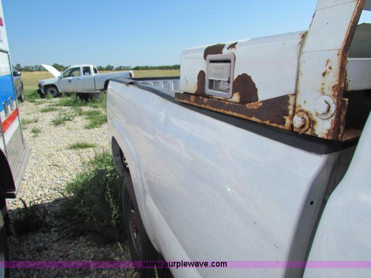 image for item D7556 2005 Chevrolet Silverado 2500 HD pickup truck