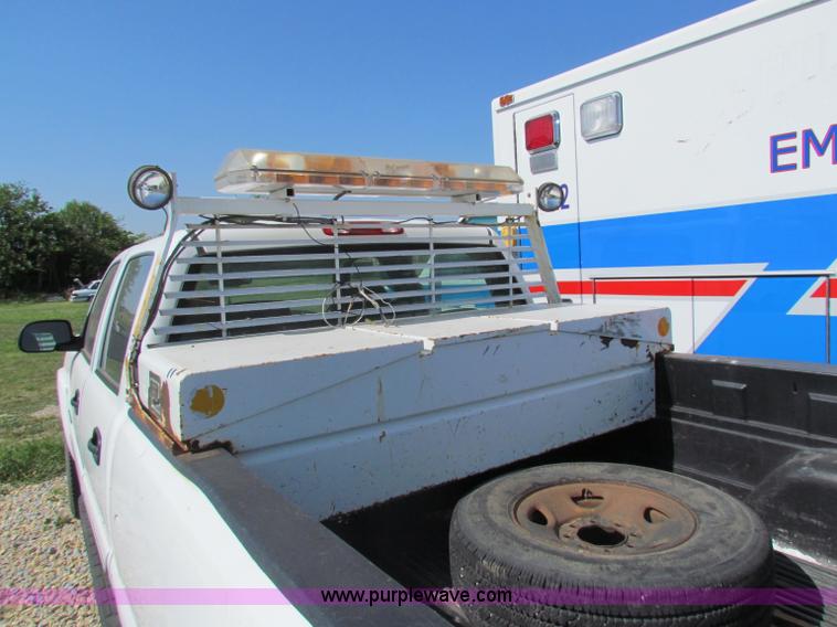 image for item D7556 2005 Chevrolet Silverado 2500 HD pickup truck