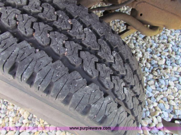 image for item D7556 2005 Chevrolet Silverado 2500 HD pickup truck