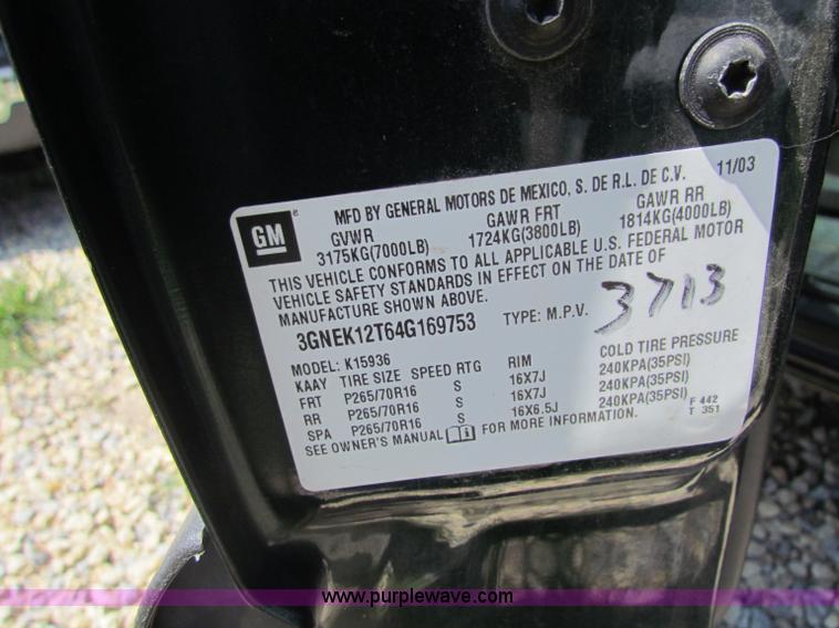 image for item D7558 2004 Chevrolet Avalanche pickup truck