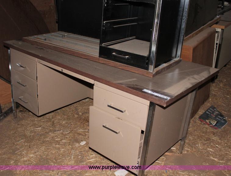 image for item L9798 (13) teacher desks