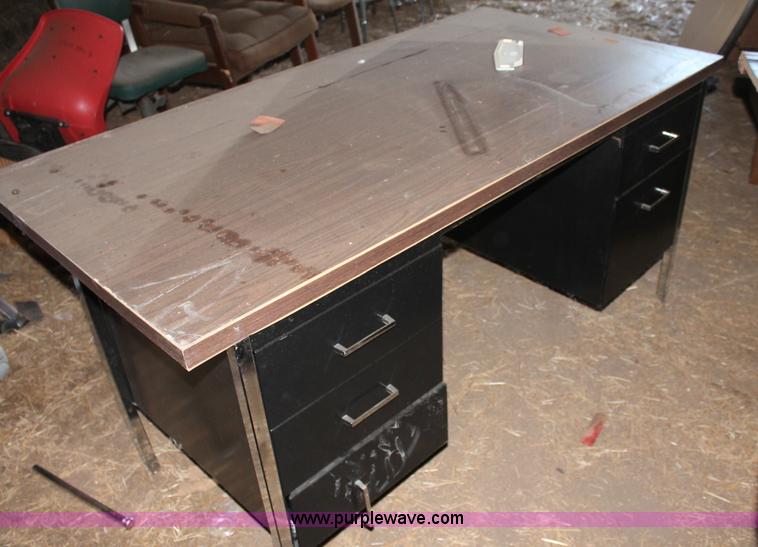 image for item L9798 (13) teacher desks