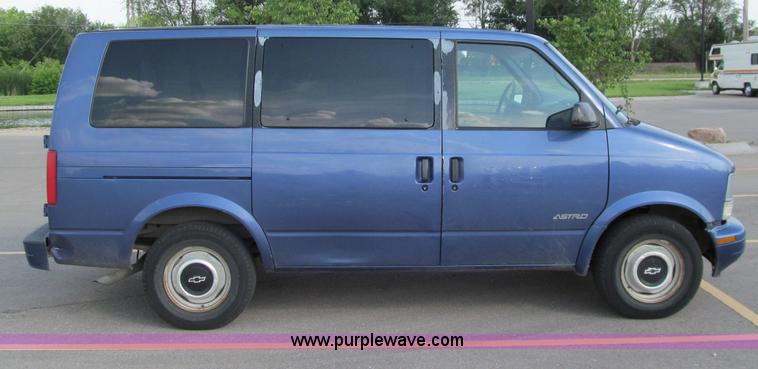 image for item M9250 1996 Chevrolet Astro van