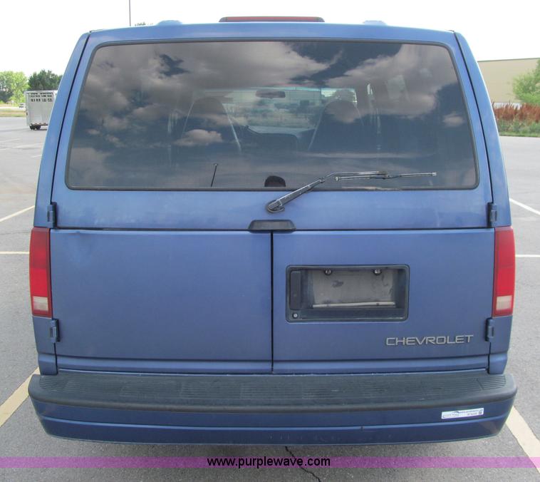 image for item M9250 1996 Chevrolet Astro van